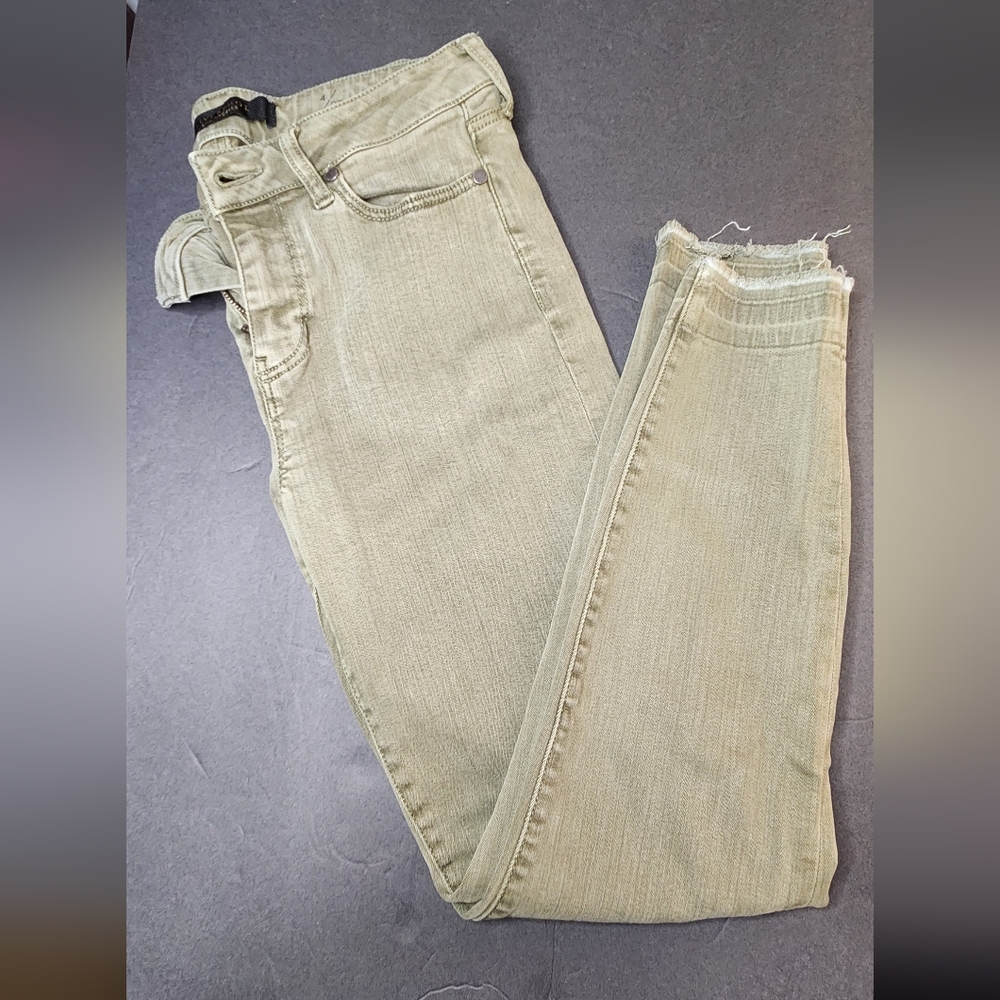 Liverpool womens 4/27 crop olive green stretch pants.